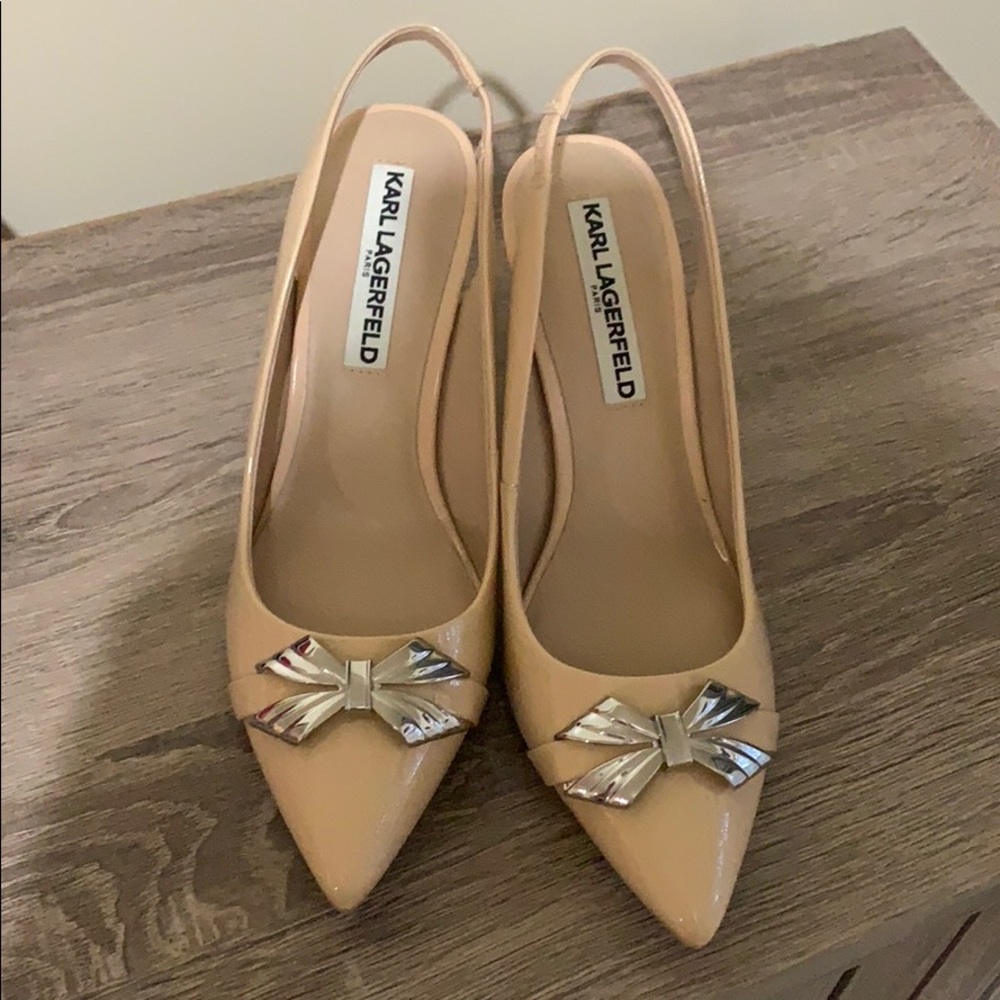 High heel pumps